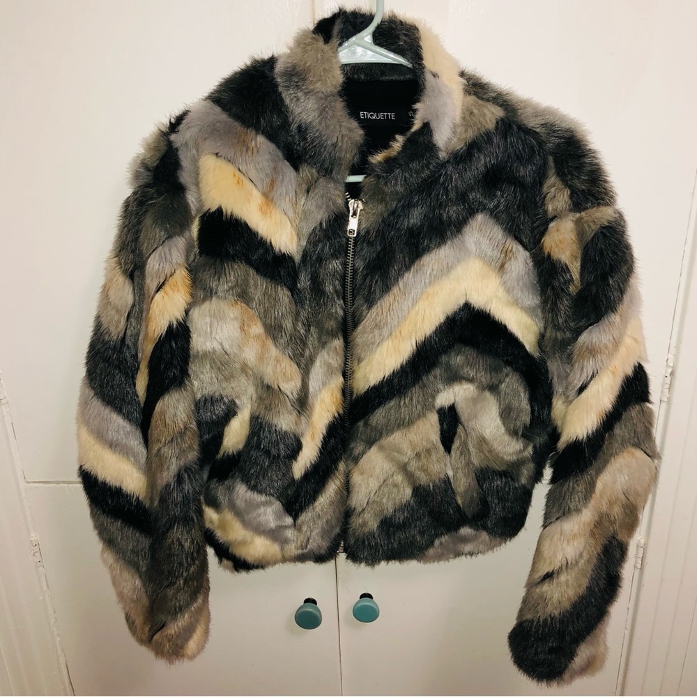 Etiquette Brand. Size Small.Super cute, soft faux fur jacket.